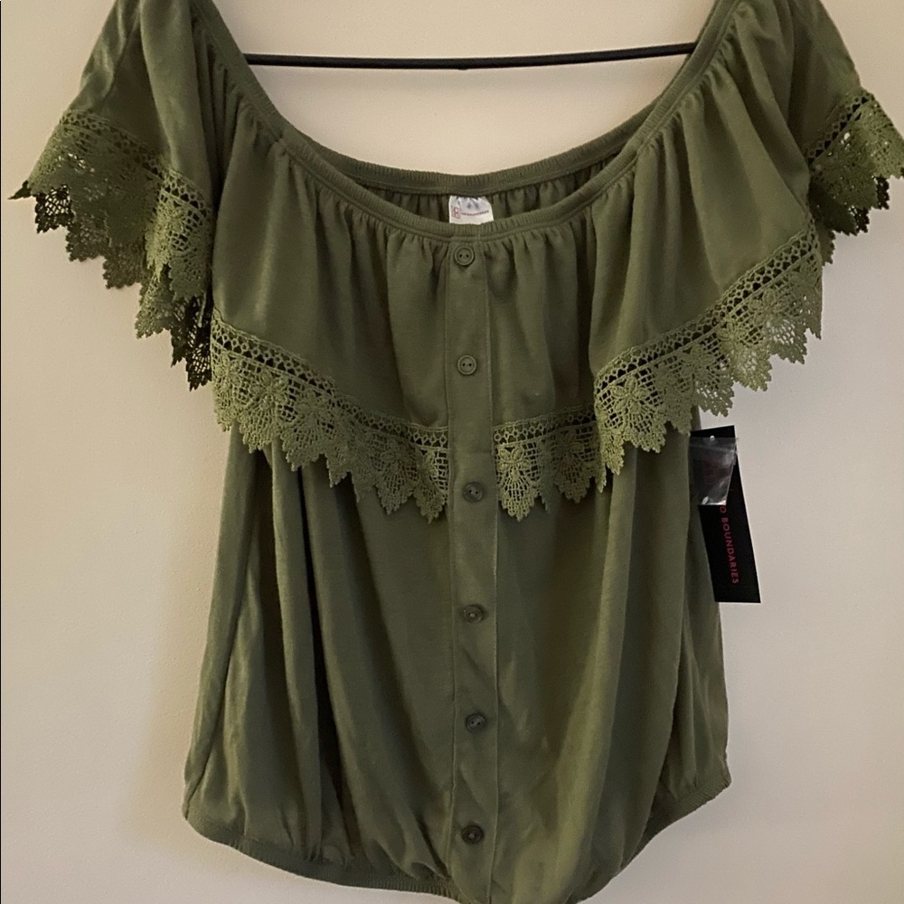 Cute on or off shoulder top.